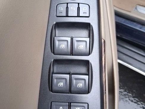 Used 2018 GMC Yukon XL SLT w/ Premium Edition image 9