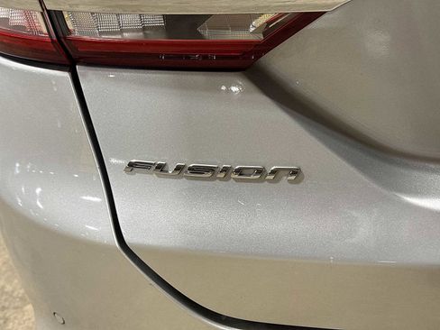 Used 2017 Ford Fusion Platinum image 26