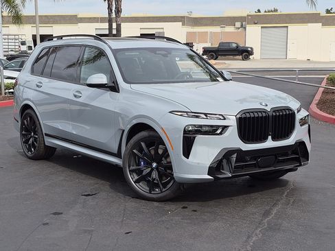 New 2027 BMW X7 xDrive40i w/ M Sport Package AWD/4WD image 2