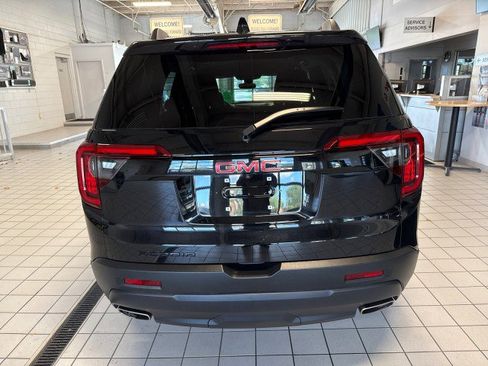 Used 2023 GMC Acadia SLE w/ Driver Convenience Package image 4