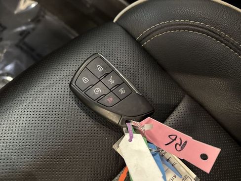 Used 2024 GMC Yukon XL SLT image 29