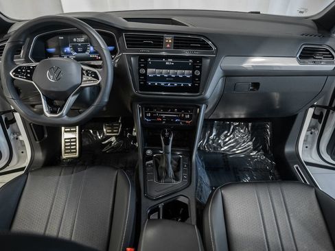 Used 2024 Volkswagen Tiguan SE R-Line FWD image 19