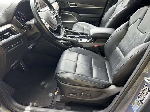 Used 2021 Kia Telluride SX w/ Towing Package FWD image 13