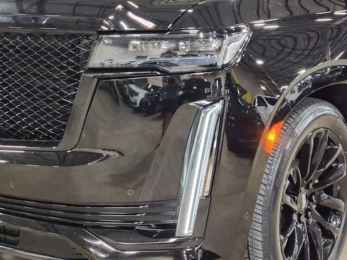 Used 2023 Cadillac Escalade Sport w/ LPO, ONYX Package AWD/4WD image 13