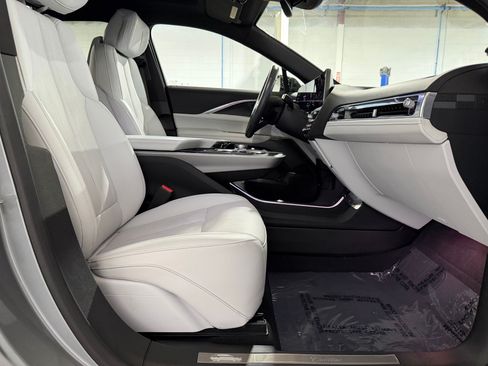 Certified 2024 Cadillac Lyriq Sport RWD image 33