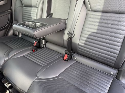 Used 2024 Land Rover Discovery Dynamic SE image 13