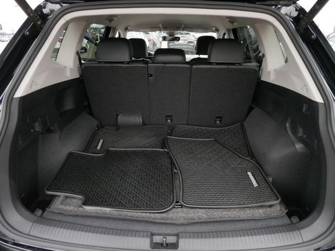 Used 2024 Volkswagen Tiguan SE w/ MDO Package, Two-Row AWD/4WD image 18