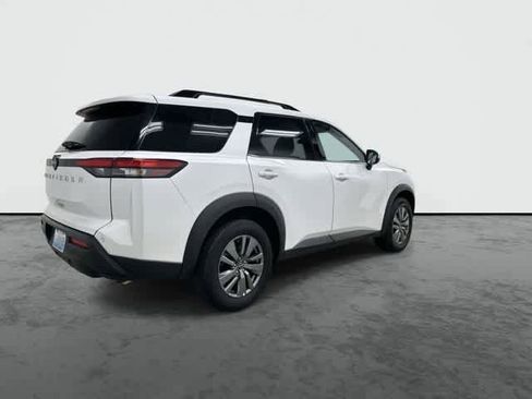 Used 2025 Nissan Pathfinder SV FWD image 4