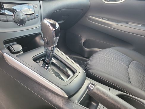 Certified 2018 Nissan Sentra SV FWD image 29