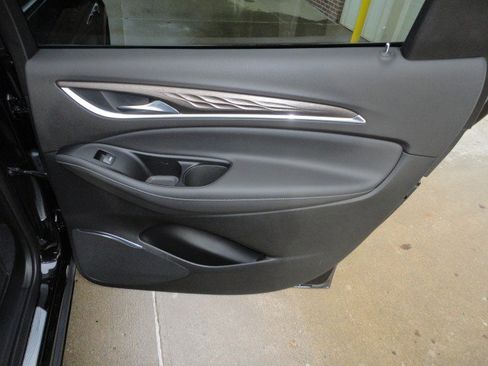 Used 2024 Buick Enclave Avenir w/ Avenir Technology Package image 18