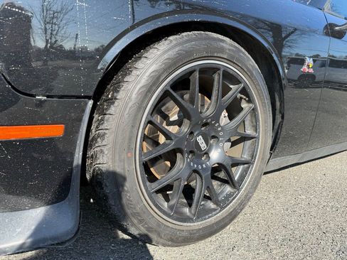 Used 2016 Dodge Challenger R/T Scat Pack w/ Leather Interior Group image 16