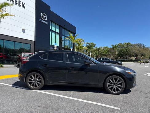 Used 2018 MAZDA MAZDA3 Touring image 4