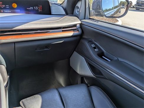 New 2025 Lincoln Navigator Black Label image 17