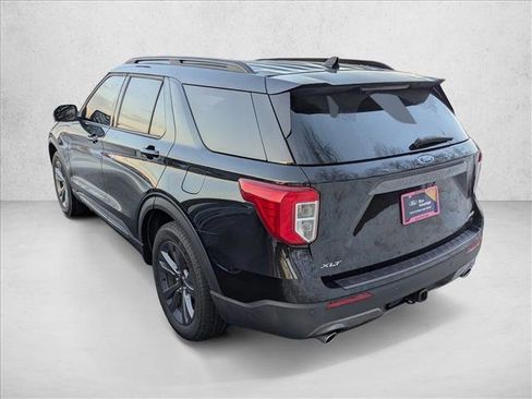 Used 2022 Ford Explorer XLT w/ Equipment Group 202A image 6