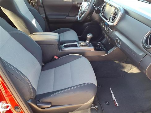 Used 2022 Toyota Tacoma SR image 17