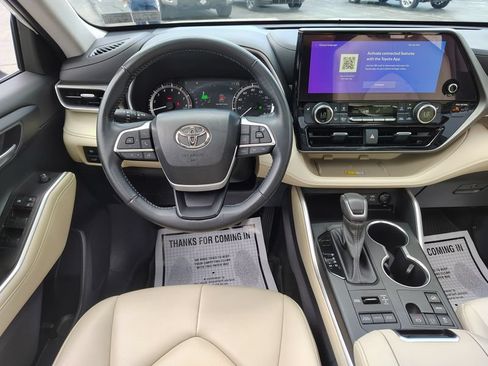 Used 2023 Toyota Highlander XLE AWD/4WD image 28