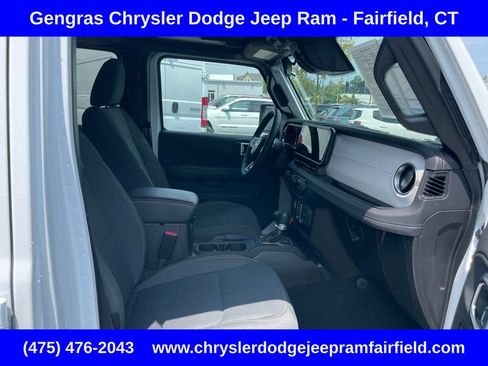 Certified 2025 Jeep Wrangler Unlimited Sahara w/ Safety Group AWD/4WD image 21