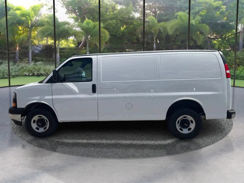 Used 2023 GMC Savana 2500 w/ Driver Convenience Package RWD image 8