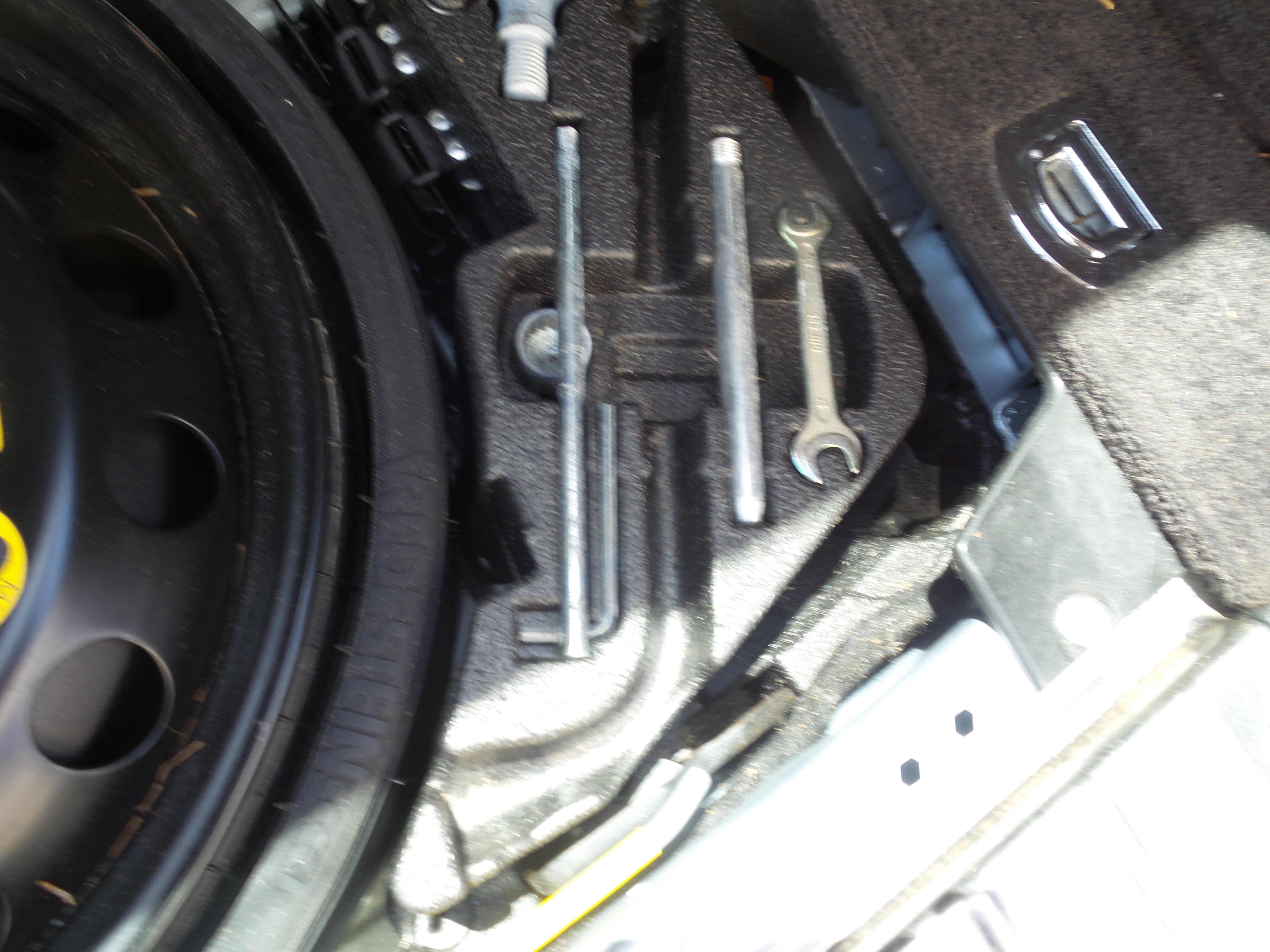 Used 2004 Porsche Cayenne Turbo AWD/4WD image 25