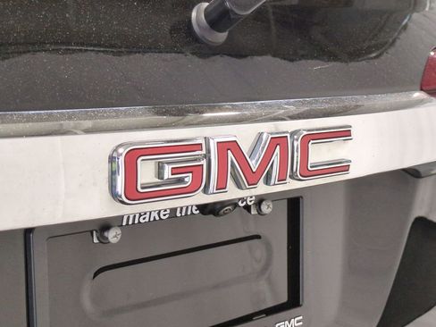 Used 2023 GMC Acadia SLE w/ Driver Convenience Package image 15