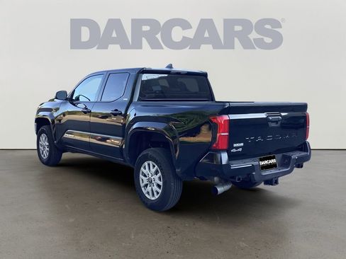 Used 2025 Toyota Tacoma SR5 AWD/4WD image 5