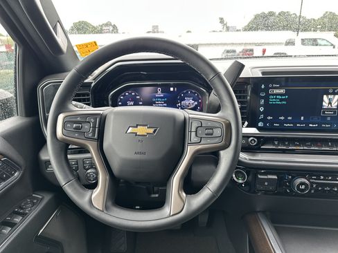 Used 2024 Chevrolet Silverado 2500 High Country w/ High Country Premium Package AWD/4WD image 17