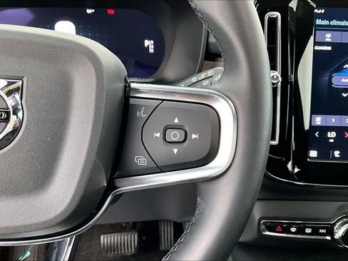 Used 2024 Volvo XC40 Recharge Ultimate w/ Protection Package Premier image 27