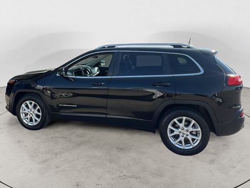 Used 2018 Jeep Cherokee Latitude Plus FWD image 3