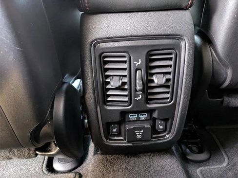 Used 2017 Dodge Durango R/T w/ Technology Group image 18