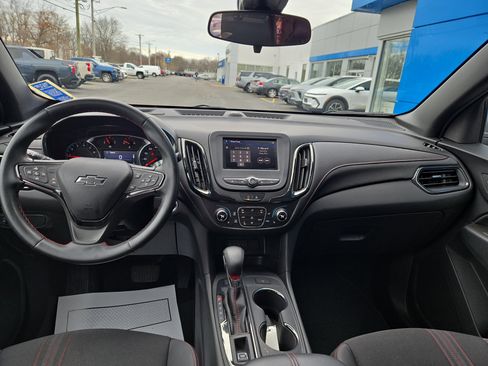 Used 2023 Chevrolet Equinox RS image 3