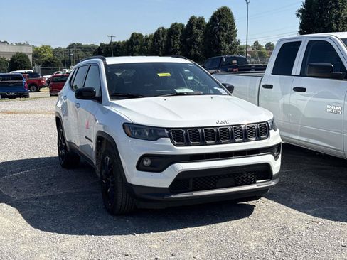Certified 2025 Jeep Compass Latitude w/ Altitude Special Edition AWD/4WD image 3