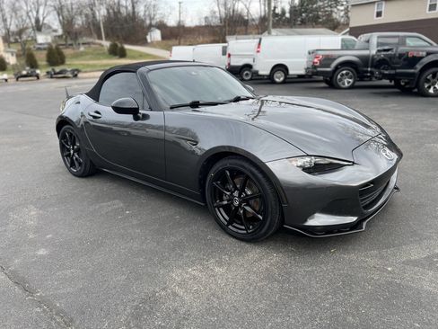Used 2020 MAZDA MX-5 Miata Club image 3