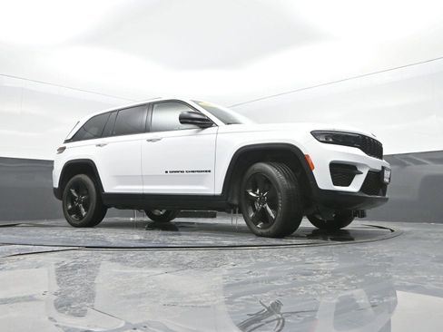 Used 2023 Jeep Grand Cherokee Altitude image 32