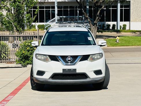 Used 2016 Nissan Rogue S w/ Appearance Package FWD image 2