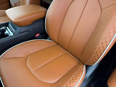 New 2026 Chrysler Pacifica Pinnacle image 29