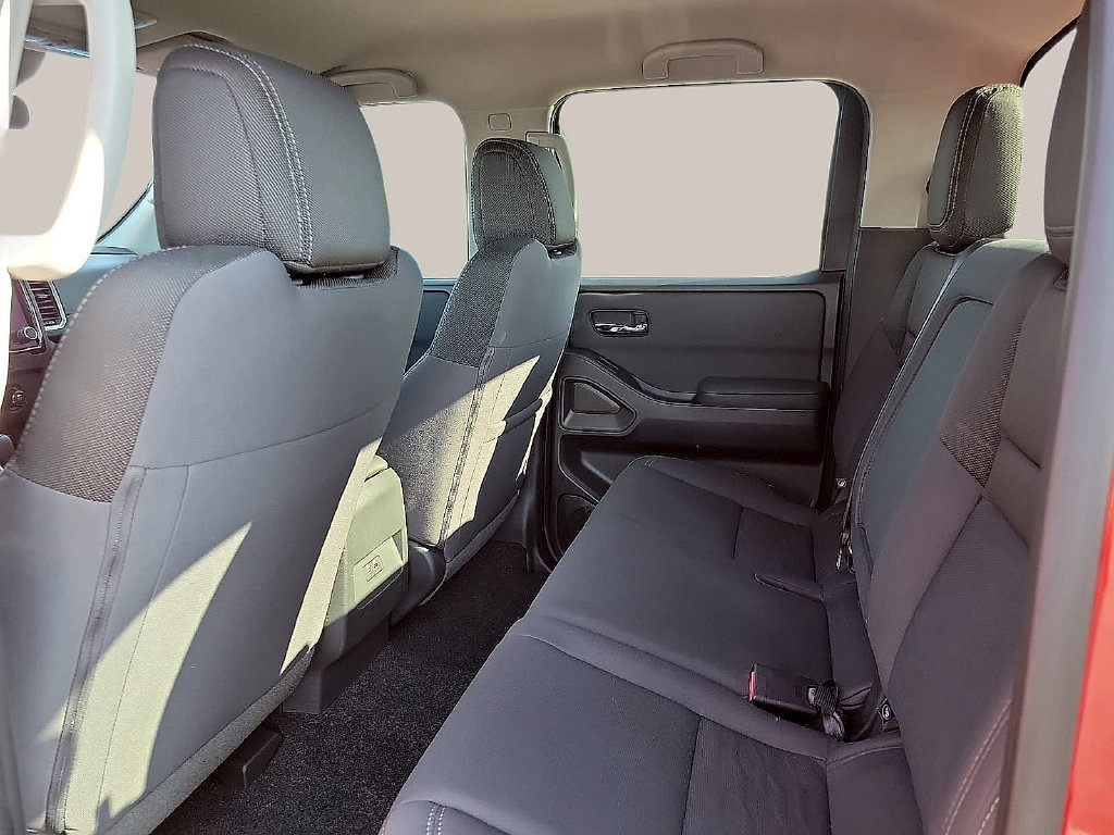 Used 2024 Nissan Frontier SV AWD/4WD image 9