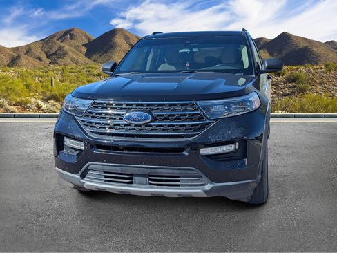 Used 2022 Ford Explorer XLT w/ Equipment Group 202A image 2