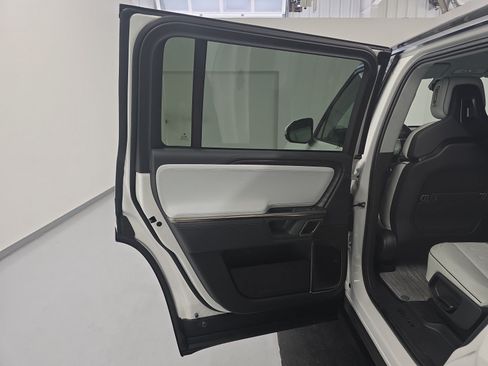 Used 2024 Rivian R1S Adventure AWD/4WD image 17