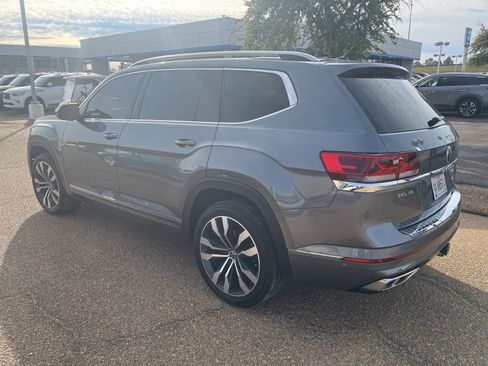 Used 2022 Volkswagen Atlas SEL Premium image 3