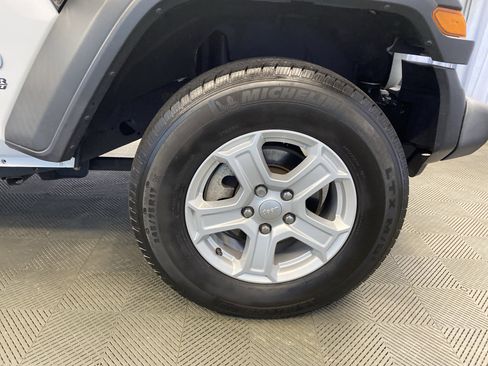 Certified 2020 Jeep Wrangler Sport image 38