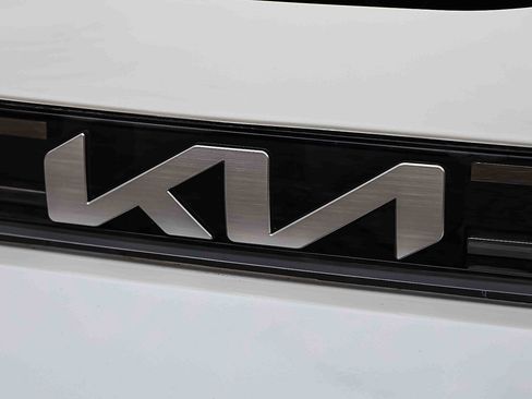 Certified 2025 Kia Soul LX w/ LX Technology Package image 30