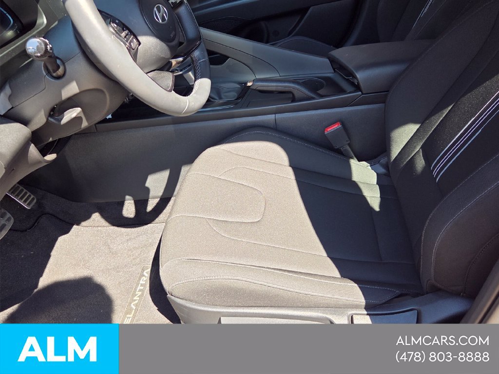 Certified 2025 Hyundai Elantra Sport FWD image 4