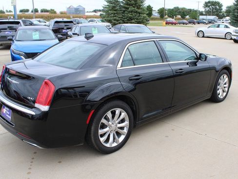 Used 2016 Chrysler 300 Limited w/ Driver Convenience Group AWD/4WD image 5