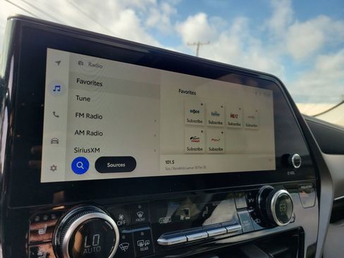 Used 2023 Toyota Highlander Limited image 21