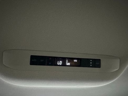 Used 2025 Toyota Sienna LE FWD image 51