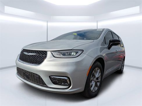New 2026 Chrysler Pacifica Limited w/ Trailer Tow Group image 7
