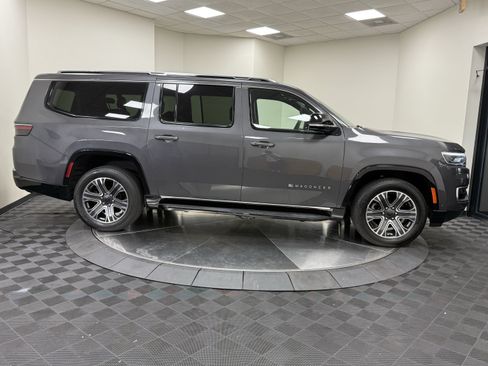 Used 2024 Jeep Wagoneer L Series II w/ Flexible Seating Group RWD image 8