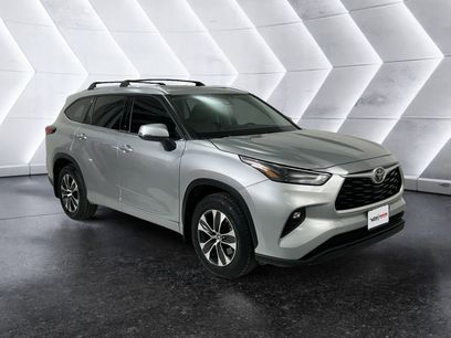 Used 2022 Toyota Highlander XLE