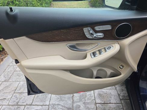 Used 2019 Mercedes-Benz GLC 300 image 13