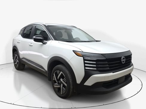 Used 2026 Nissan Kicks SV FWD image 2